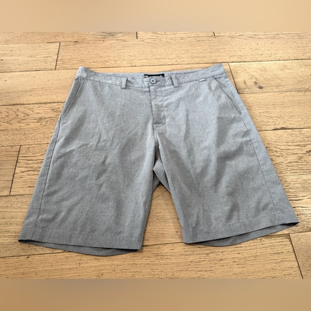 Travis Mathew Golf Shorts Gray Men's Size 38 (561)